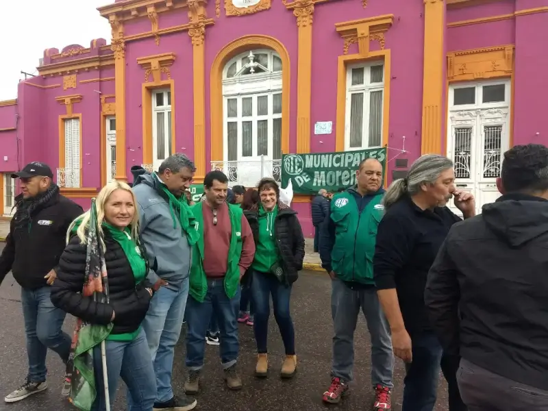 Movilización de ATE Moreno en las puertas de la municipalidad