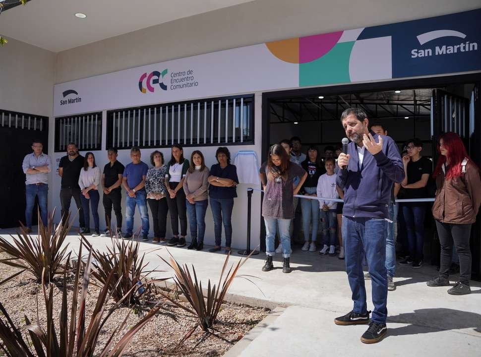 Fernando Moreira inauguró el Centro de Encuentro Comunitario y Juvenil de Billinghurst