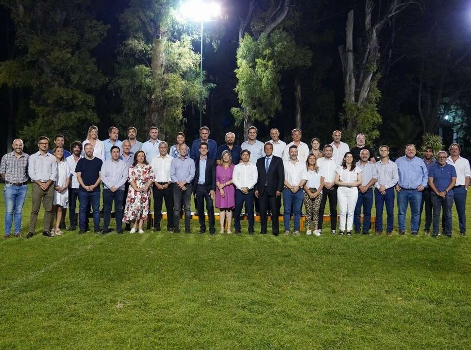 Cumbre política en Merlo de los intendentes con Sergio Massa, Axel Kicillof y Máximo Kirchner
