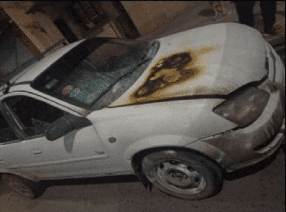 VIDEO | Robaron a mano armada un auto en Laferrere y lo prendieron fuego