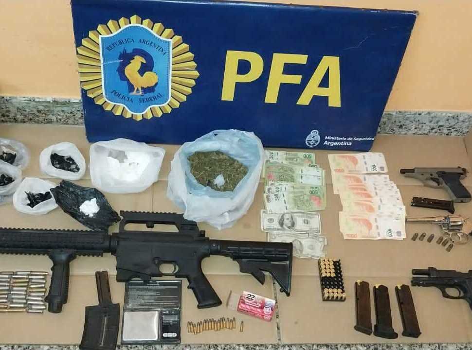Merlo: La Policía Federal detuvo a un "transa" que tenía un arsenal