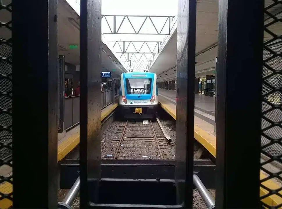 Usuarios del Tren Sarmiento, atentos: avanzan los controles a bordo y las multas por viajar sin pagar el boleto
