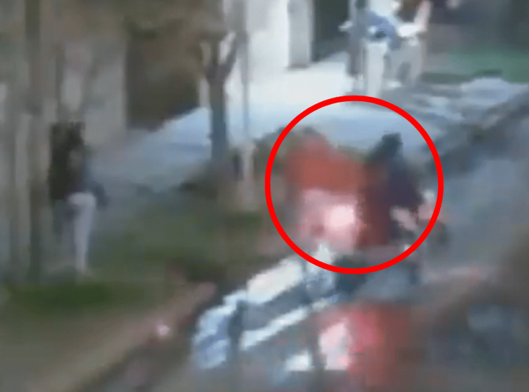 VIDEO | Libertad: En segundos, delincuentes en moto le roban la cartera ...
