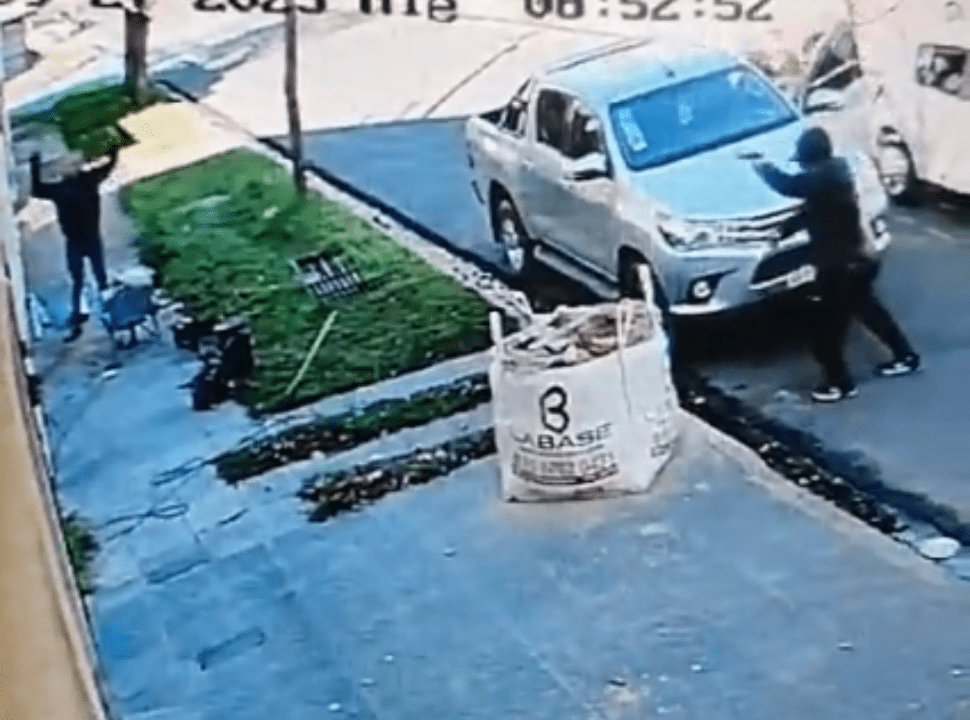 VIDEO | San Justo: Le robaron la camioneta a dos herreros en apenas 30 segundos