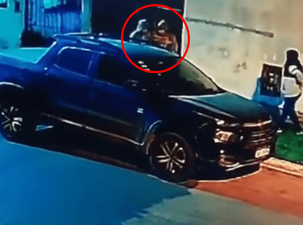 VIDEO | Villa Luzuriaga: madre e hija asaltadas y despojadas de la camioneta