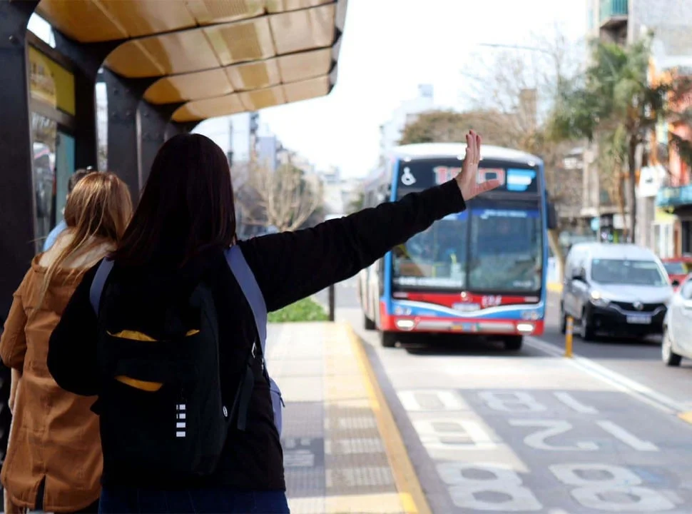 Vuelve a aumentar el boleto de colectivo en el AMBA: ¿Cuánto cuesta el boleto mínimo?