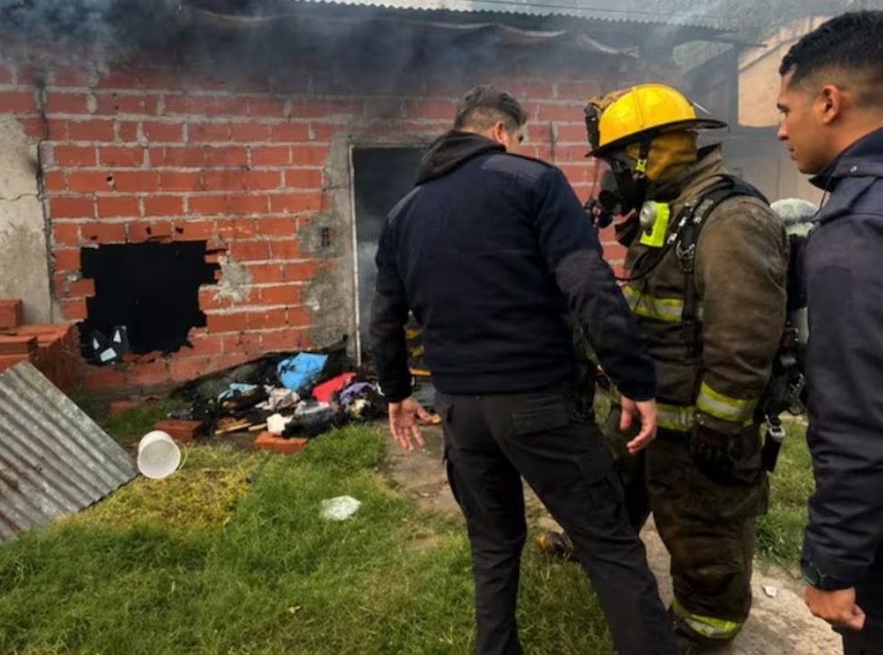 El Palomar: Una bebé murió en un incendio que destruyó su casa