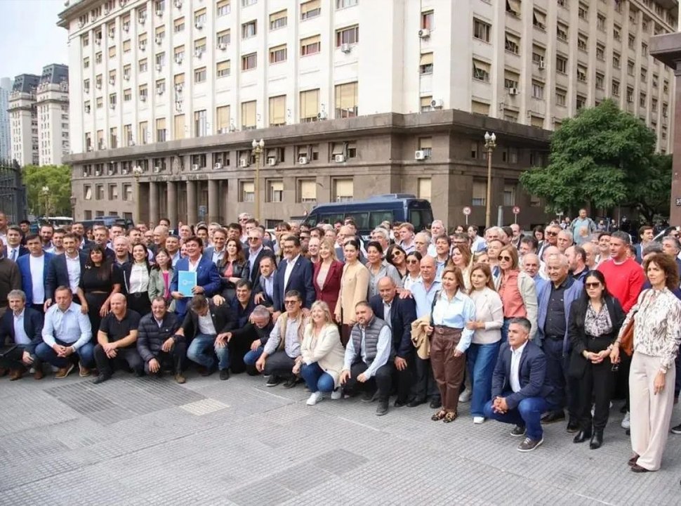 Intendentes bonaerenses vuelven a marchar: ahora al Ministerio de Capital Humano por deuda de fondos y crisis alimentaria