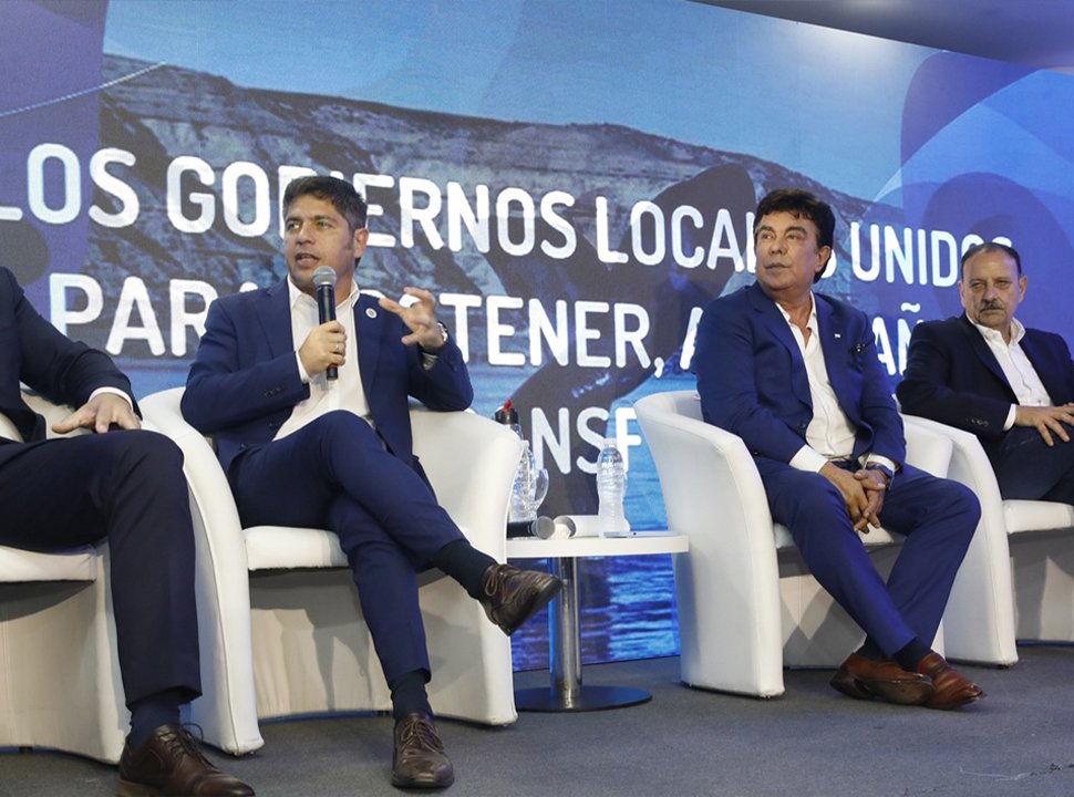 Espinoza y Kicillof con intendentes: “Este gobierno está generando una catástrofe económica y social»