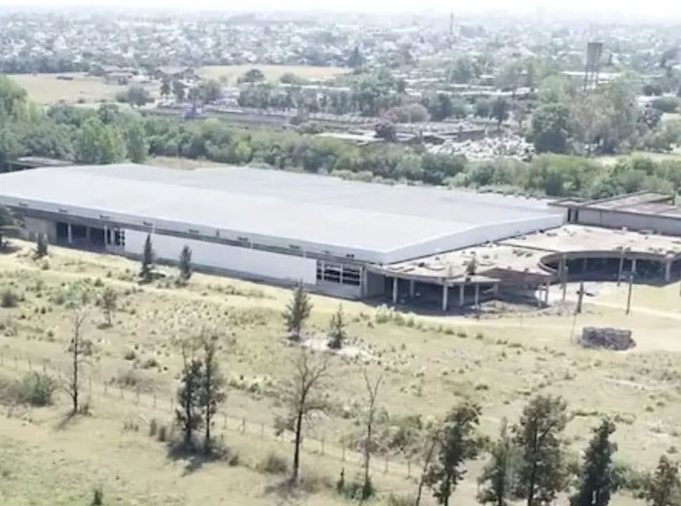 La Matanza: la Justicia ordenó levantar las restricciones contra la obra de COTO y cuestionó al Municipio