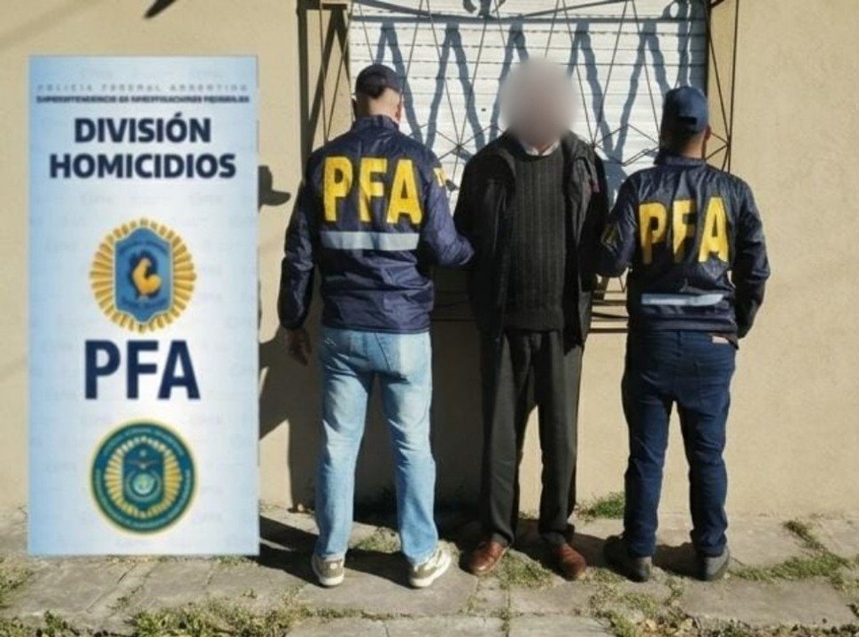 Intentó matar a un hombre tras descubrir una supuesta infidelidad y terminó detenido