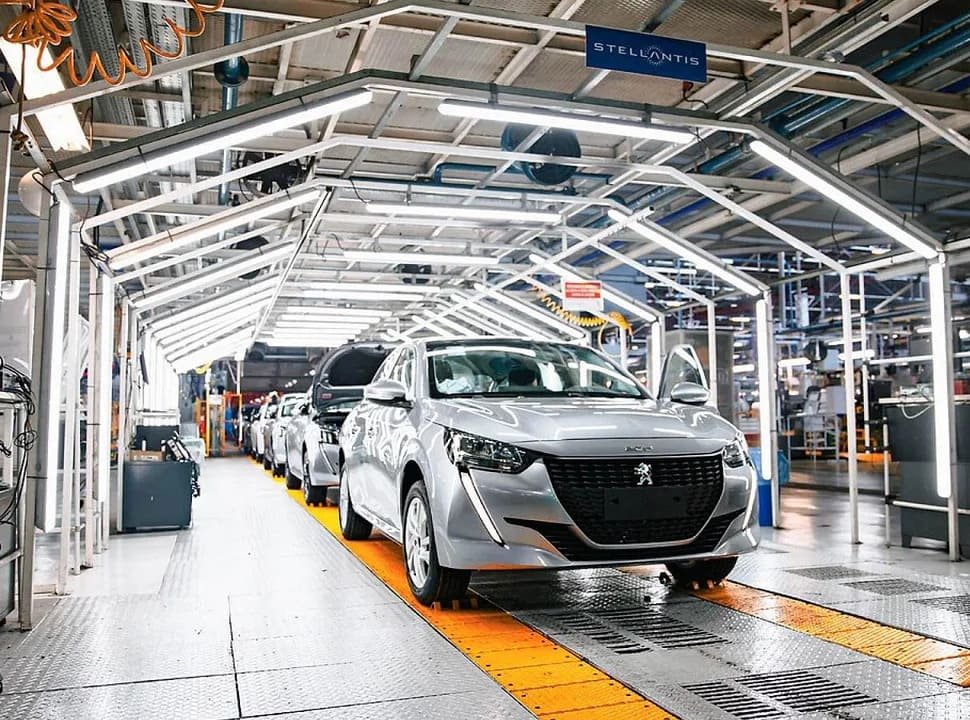 El Palomar: la planta que fabrica el segundo auto más vendido del país suspende su producción por un mes