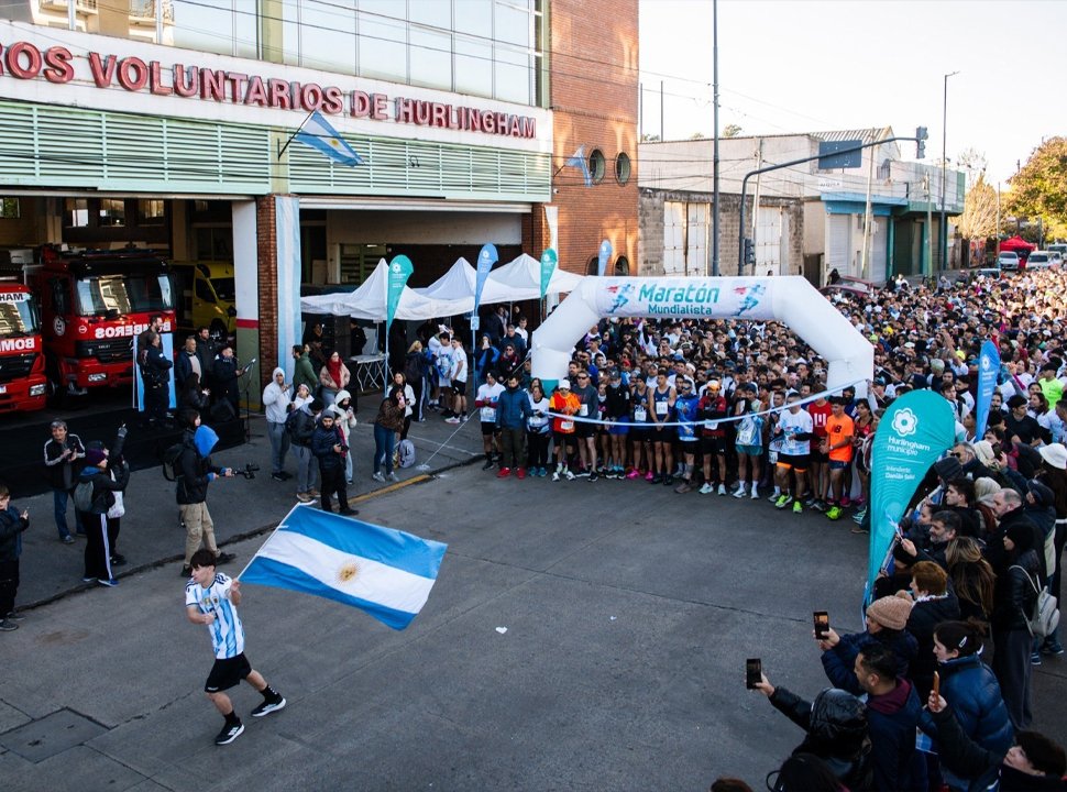 Miles de vecinos participaron de la maratón mundialista en beneficio de los Bomberos de Hurlingham