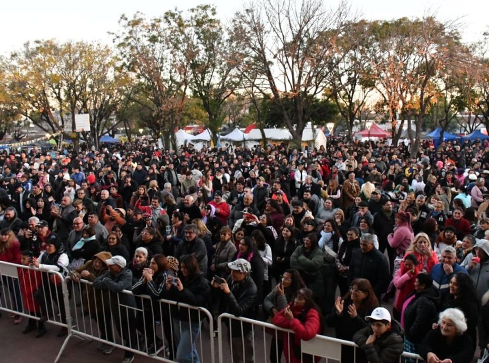 Morón: Miles de personas participaron de la celebración del Señor de los Milagros de Mailín