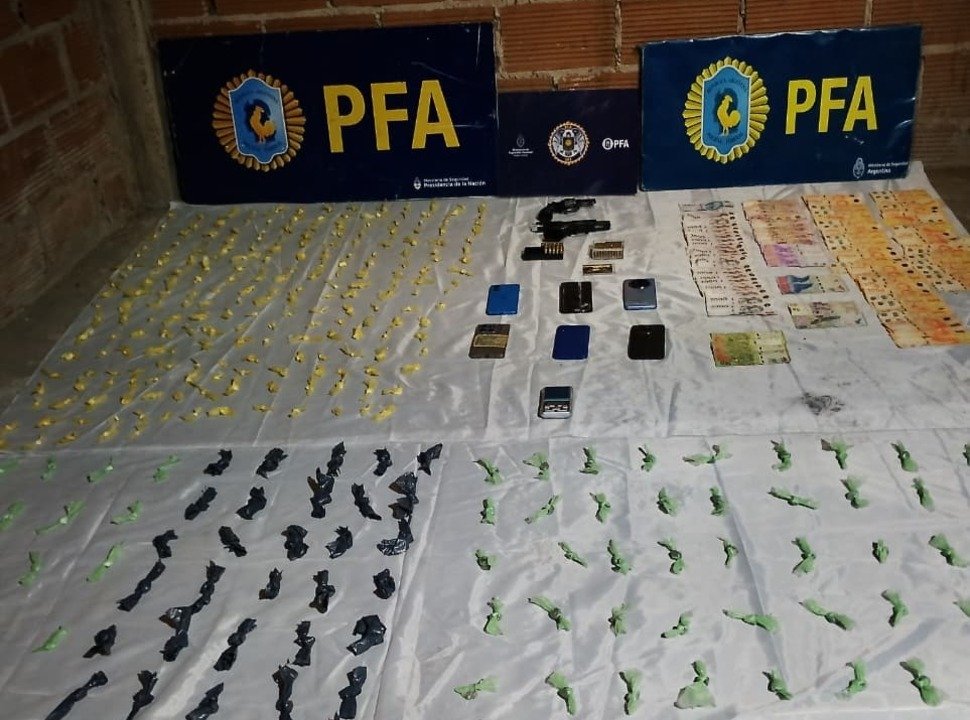 Desbaratan una banda narco que operaba en Moreno: cuatro detenidos y más de dos kilos de cocaína secuestrados
