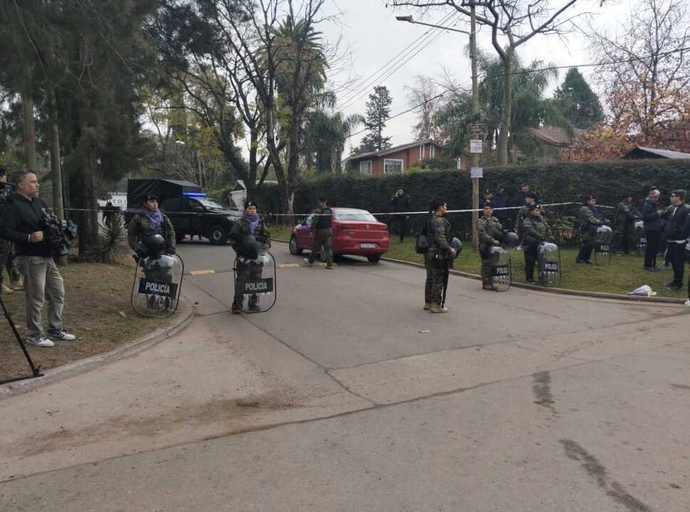 La muerte del Indio Solari conmociona Parque Leloir: operativo preventivo y despedida en el barrio donde eligió vivir