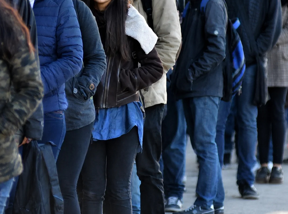 Desempleo en el Conurbano: duplica a la Ciudad y crece la preocupación por el trabajo precario