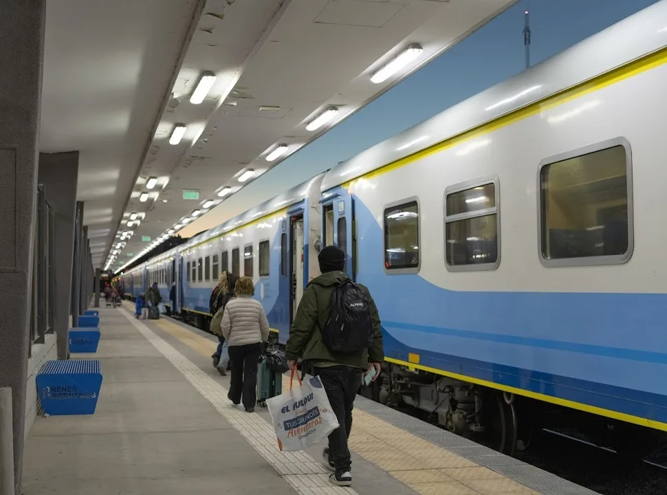 Nuevo servicio diferencial del Tren Sarmiento con ambiente climatizado y baños: los detalles