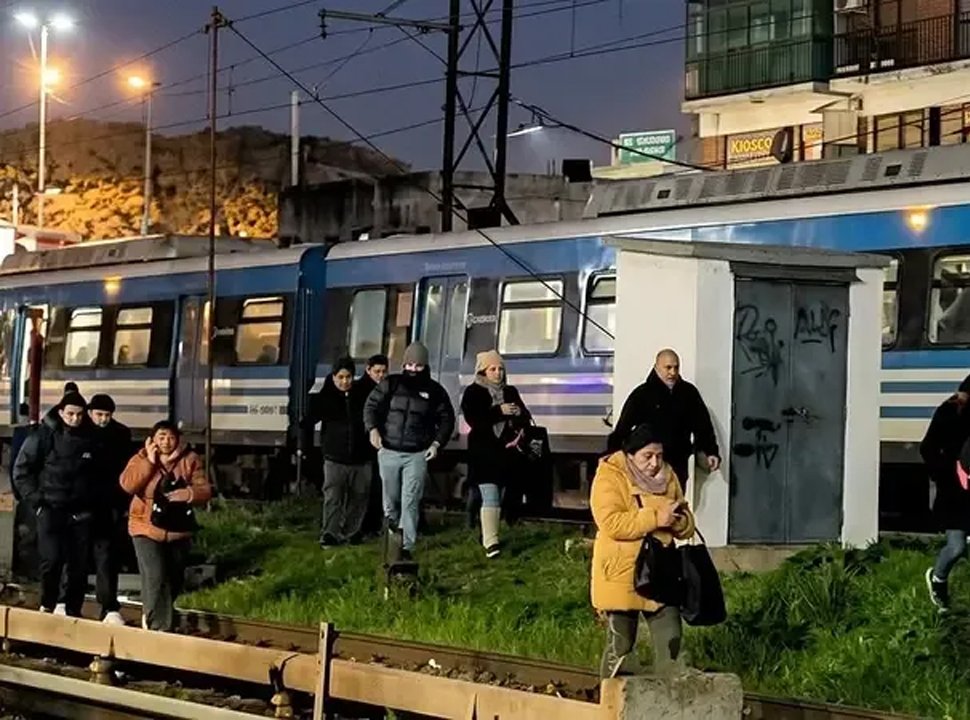 Tren Sarmiento: una mujer fue arrollada por una formación en Liniers