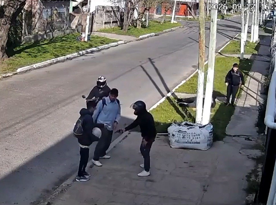 VIDEO | Asaltaron a cuatro jóvenes con autismo en González Catán: golpearon a uno con un arma