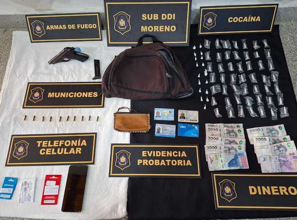 Dos detenidos con cocaína y un arma tras una persecución en Moreno