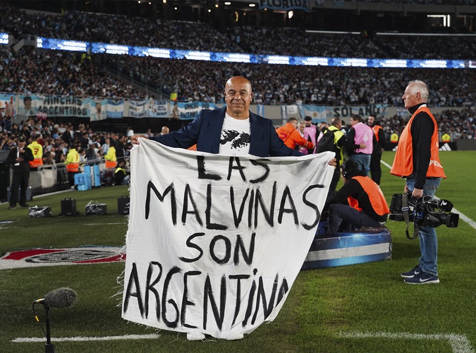Fabio Santana, el matancero que cantó el Himno en la histórica despedida de Lionel Messi